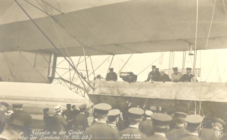 Begrüßung der Besatzung von Zeppelin Z II in Köln vor dem Reichsluftschiffhafen