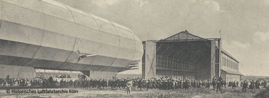 Graf Zeppelin - Einfahrt in die Luftschiffhalle Bickendorf