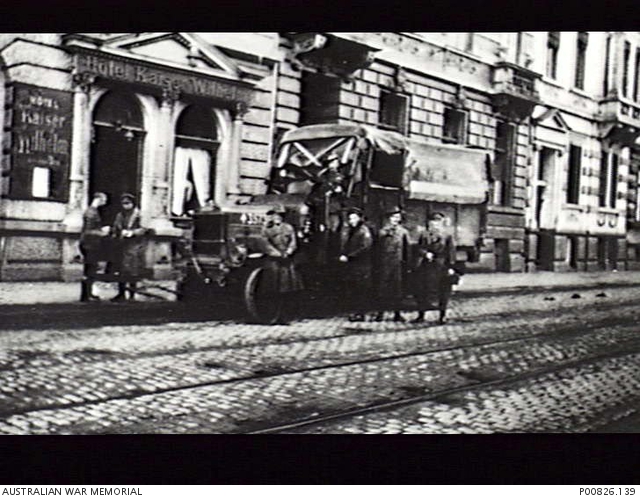 Australische Offiziere vor dem Hotel Kaiserhof Kln Hansaring