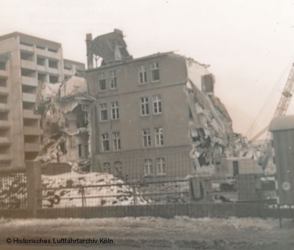 Abriss der Luftschifferkaserne um 1970