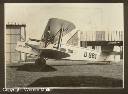 Albatros L 73 Kennnummer D 961 auf dem Flughafen Köln Butzweilerhof