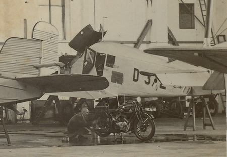 Junkers F13 Kennnummer D 372 "Königsadler" auf dem Flughafen Köln Butzweilerhof