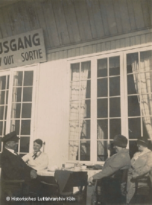 Sonntag Nachmittag - Kaffee trinken im Flughafenrestauant Butzweilerhof