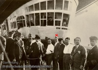 Luftschiff Graf Zeppelin auf dem Flughafen Kln Butzweilerhof. Gerd Suntrop ist Mitglied der Haltemannschaft.