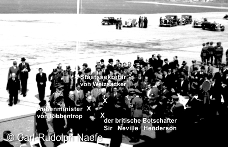 Chamberlaine auf dem Flughafen Kln Butzweilerhof mit Auenminister von Ribbentrop, dem britischen Botschafter Sir Neville Henderson und Staatssekretr Ernst Frhr. von Weizscker