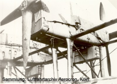 Aerocron: Nahaufnahme der Motoren der DoX an ihrem Ankerplatz in Riehler Floßhafen am 21.09.1932 in Köln