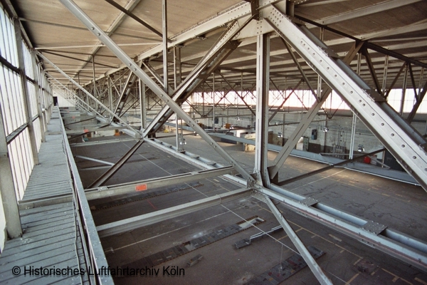 Die Deckenkonstruktion der Halle 1 Flughafen Köln Butzweilerhof