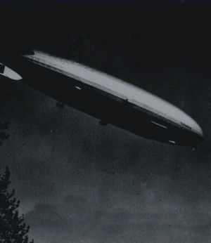 Überflug der Hindenburg bei Nacht