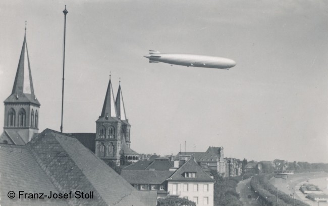 LZ 127 "Graf Zeppelin" über Köln-Riehl im Anflug auf die Mülheimer Brücke