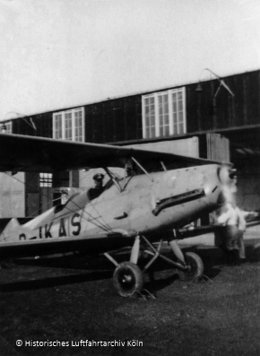 Eine Arado Ar 66 mit der Nummer D-IKAS fr technische Lehrgnge der Luftwaffe auf dem Flughafen Butzweilerhof