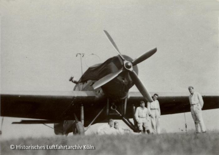 Eine Junkers W 34 der Luftwaffe auf dem Flughafen Kln Butzweilerhof. 