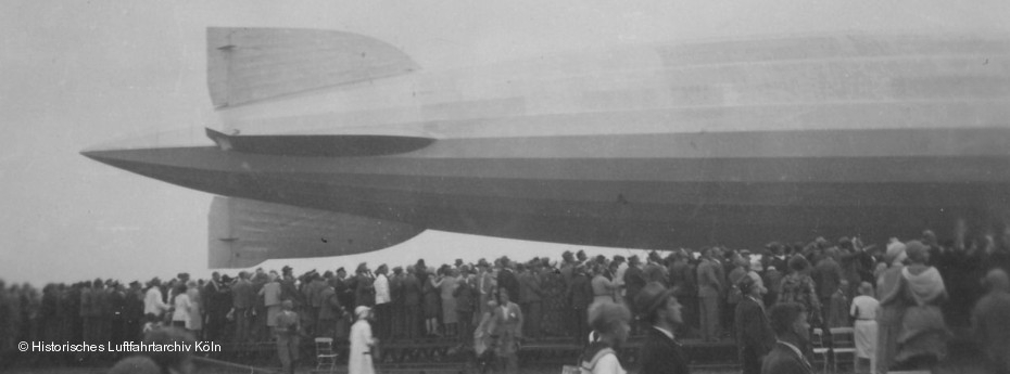 Abfahrt von LZ 127 Graf Zeppelin vom Rheinlandbefreiungsflug auf dem Butzweilerhof