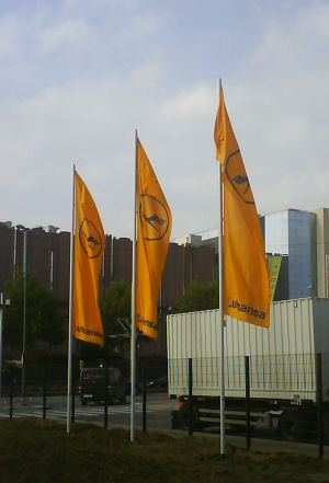 Flaggen am Hauptsitz der Lufthansa in Kln-Deutz