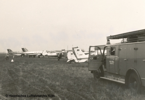 Feuerwehrautos auf dem Flugplatz Butzweilerhof