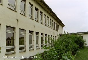 Fenster des Butzweilerhofs mit Putzschden 